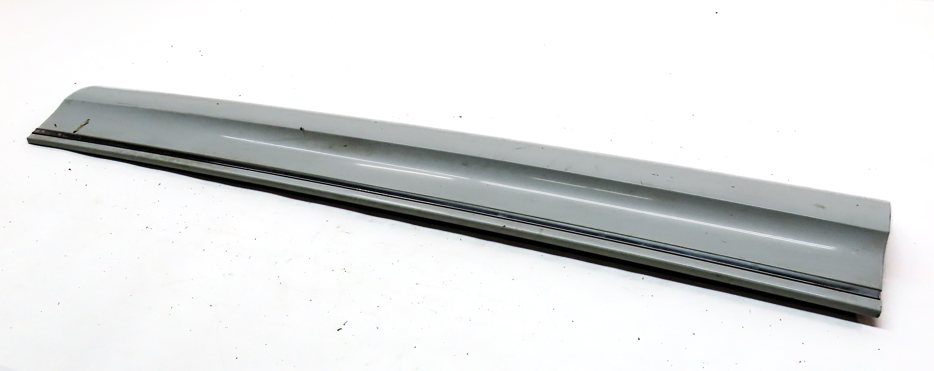 2010-2015 AUDI Q7 FRONT RIGHT LOWER DOOR TRIM MOULDING (w/out SLINE) (White) — exact item pictured